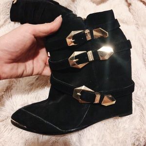 Vince Camuto suede wedge size 8.5 gently worn